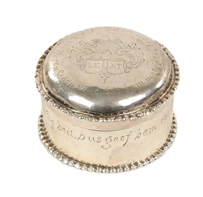 Lot 434 - AN 18TH CENTURY DUTCH CIRCULAR SILVER LIDDED BOX