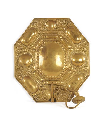 Lot 526 - A 17TH CENTURY PRESSED BRASS CONTINENTAL HANGING WALL LIGHT