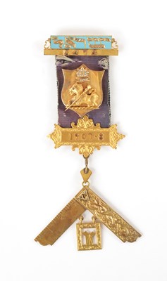 Lot 317 - AN EARLY 20TH CENTURY MASONIC 15CT GOLD, DIAMOND SET AND ENAMEL MEDAL