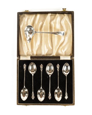 Lot 437 - A CASED SET OF SIX ELIZABETH II SILVER TEASPOONS