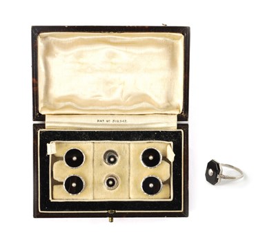 Lot 345 - A CASED SET OF 9CT. WHITE GOLD AND BLACK ENAMEL GENTLEMEN'S CUFF LINKS AND PAIR OF DRESS STUDS