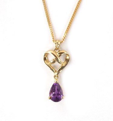 Lot 361 - A .375 HALLMARKED YELLOW GOLD AND AMETHYST PENDANT WITH FINE LINK CHAIN