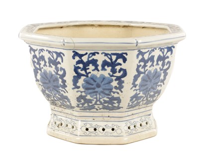 Lot 256 - A 19TH CENTURY CHINESE BLUE AND WHITE PORCELAIN JARDINIERE