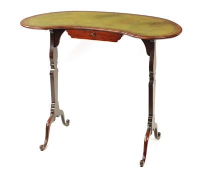 Lot 861 - A FINE GEORGE III MAHOGANY KIDNEY SHAPED LADIES WRITING TABLE OF ELEGANT AND SLENDER PROPORTIONS