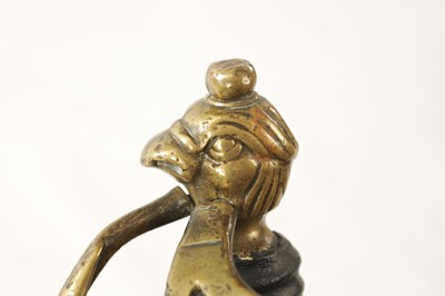 Lot 481 - A 18TH CENTURY BRASS HILTED BROADSWORD WITH EAGLE POMMEL