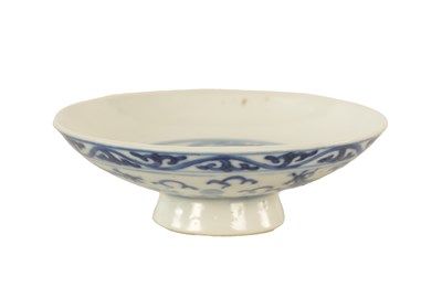 Lot 187 - AN 18TH CENTURY CHINESE BLUE AND WHITE SMALL FOOTED BOWL