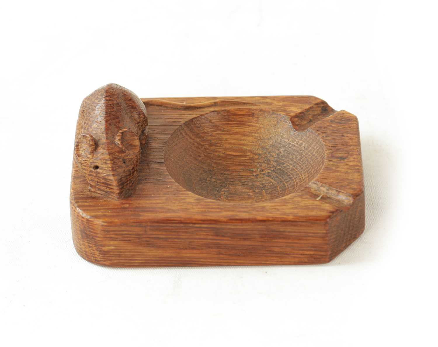 Lot 1109 - A ROBERT 'MOUSEMAN' THOMPSON DARK OAK ASH TRAY