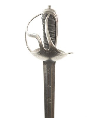Lot 461 - AN 18TH CENTURY SPANISH DRAGOON OFFICER'S SWORD