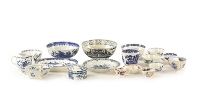 Lot 40 - A SELECTION OF 18TH CENTURY ENGLISH PORCELAIN