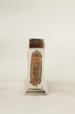 Lot 235 - OF GOLFING INTEREST - AN EARLY 20TH CENTURY OVERSIZED SILVER MATCH BOX HOLDER