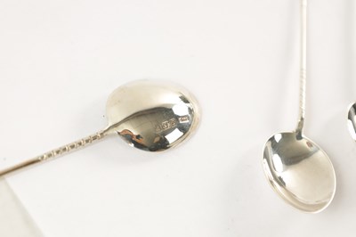 Lot 235 - OF GOLFING INTEREST - AN EARLY 20TH CENTURY OVERSIZED SILVER MATCH BOX HOLDER