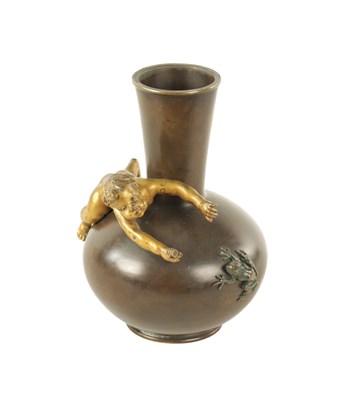 Lot 610 - AN UNUSUAL EARLY 20TH CENTURY ART NOUVEAU BRONZE AND GILT VASE