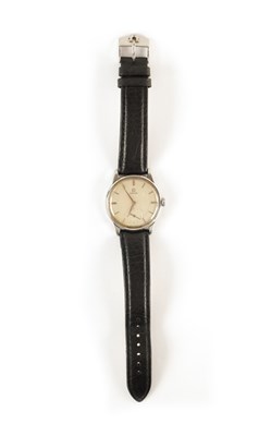 Lot 378 - A GENTLEMAN'S VINTAGE STEEL OMEGA WRISTWATCH