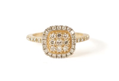 Lot 338 - A 9CT GOLD DIAMOND CLUSTER RING