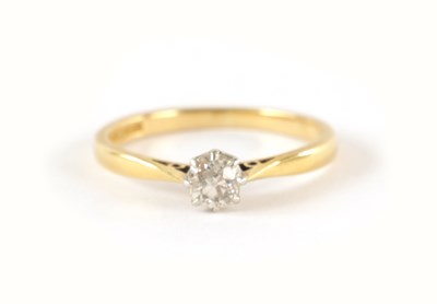 Lot 369 - AN 18CT GOLD DIAMOND SOLITAIRE RING