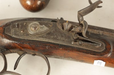 Lot 454 - RICHARD HOLLIS, LONDON. A GOOD PAIR OF EARLY 19TH CENTURY OFFICERS FLINTLOCK PISTOLS