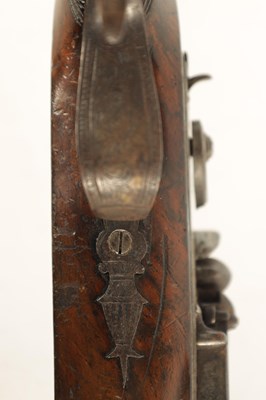 Lot 454 - RICHARD HOLLIS, LONDON. A GOOD PAIR OF EARLY 19TH CENTURY OFFICERS FLINTLOCK PISTOLS