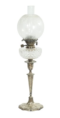 Lot 283 - AN EDWARDIAN SILVER OIL LAMP