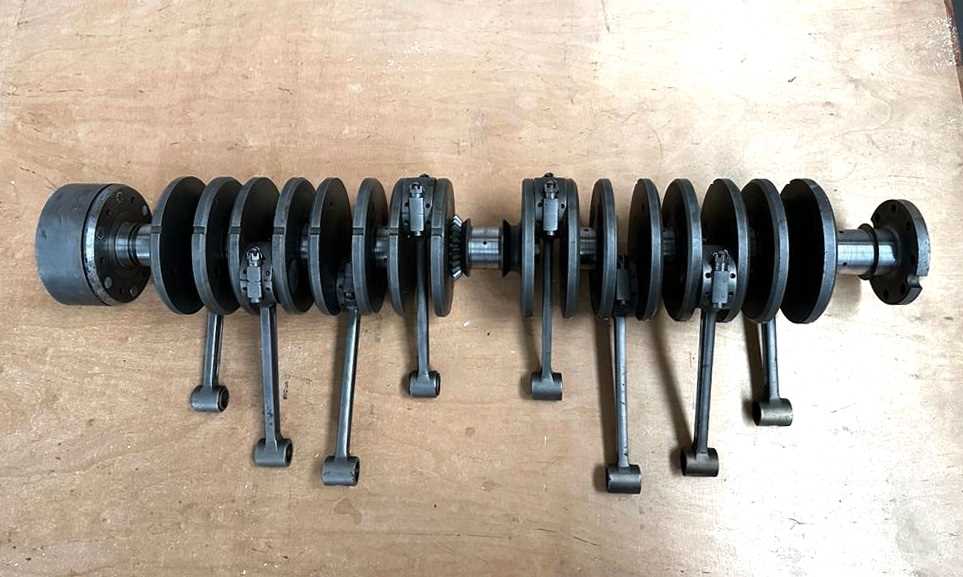 Lot 35 - AN EIGHT CYLINDER CRANKSHAFT POSSIBLY OFF A BUGATTI