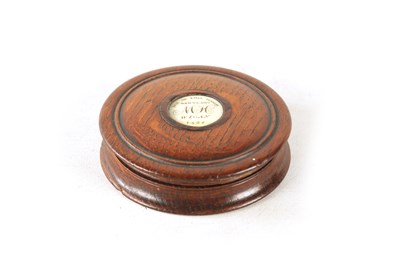 Lot 276 - AN EARLY 19TH CENTURY OAK TREEN SNUFF BOX