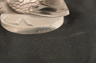 Lot 7 - A RENE LALIQUE 'COQ NAIN' CLEAR GLASS AND FROSTED CAR MASCOT