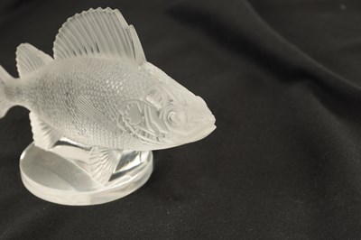 Lot 2 - A RENE LALIQUE 'PERCHE' CLEAR GLASS AND FROSTED CAR MASCOT