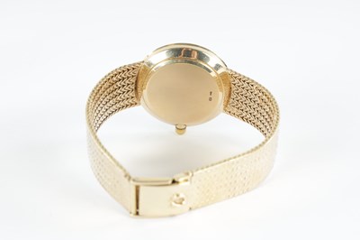 Lot A 9CT GOLD OMEGA CONSTELLATION GENTLEMAN'S QUARTZ WRISTWATCH ON A MILANESE STYLE BRACELET WITH LADDER CLASP