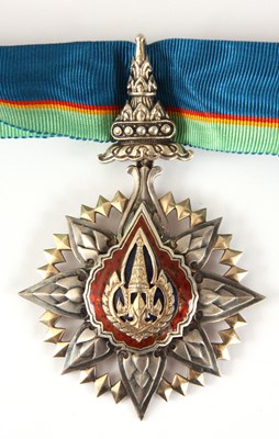 Lot 310 - A PERSIAN SILVER AND ENAMEL MILITARY MEDAL in...