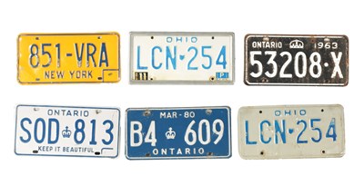 Lot 20a - A COLLECTION OF UNITED STATES AND CANADIAN NUMBER PLATES