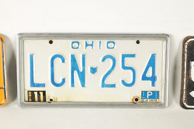Lot 20 - A COLLECTION OF UNITED STATES AND CANADIAN NUMBER PLATES