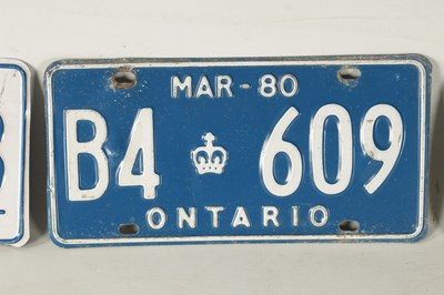 Lot 20 - A COLLECTION OF UNITED STATES AND CANADIAN NUMBER PLATES