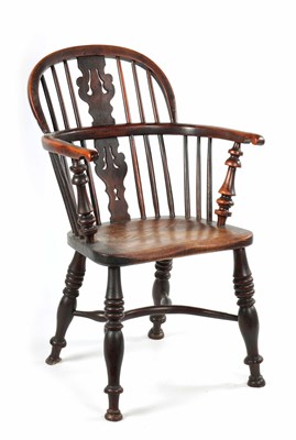 Lot 947 - A GOOD 19TH CENTURY NOTTINGHAMSHIRE YEW WOOD LOW BACK WINDSOR CHAIR