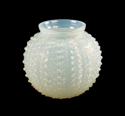 Lot 18 - AN R. LALIQUE OPALESCENT BLUE STAINED 'OURSIN' GLOBULAR VASE