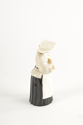 Lot 473 - A ROYAL WORCESTER PORCELAIN CANDLE SNUFFER