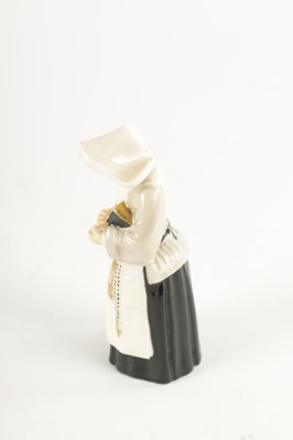 Lot 473 - A ROYAL WORCESTER PORCELAIN CANDLE SNUFFER