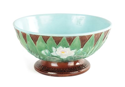 Lot 20 - A LATE 19TH CENTURY MAJOLICA BOWL BY G. HOLCROFT