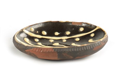 Lot 44 - A SMALL 19TH CENTURY SLIPWARE DISH