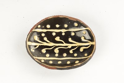 Lot 44 - A SMALL 19TH CENTURY SLIPWARE DISH