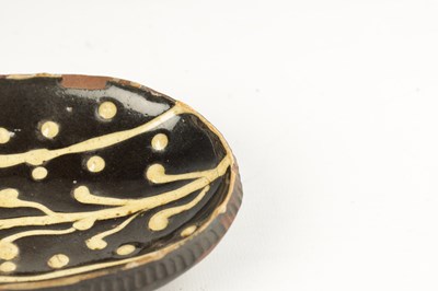 Lot 44 - A SMALL 19TH CENTURY SLIPWARE DISH