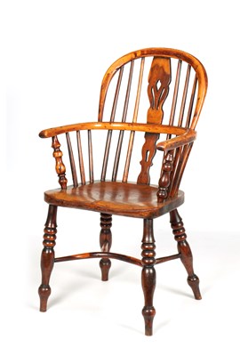 Lot 859 - A GOOD MID 19TH CENTURY NOTTINGHAMSHIRE YEW-WOOD WINDSOR CHAIR OF MEDIUM SIZE