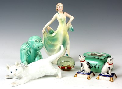 Lot 34 - A SELECTION OF ITEMS to include a Meissen cat,...
