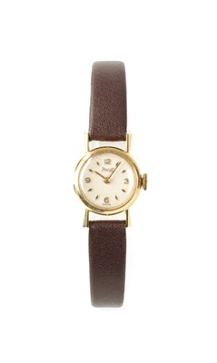 Lot 227 - A VINTAGE 18CT GOLD LADIES PIAGET WRISTWATCH