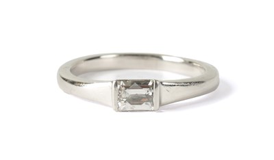 Lot 201 - A 0.46CT DIAMOND AND 18CT WHITE GOLD SOLITAIRE RING RETAILED BY BOODLES WITH GIA REPORT