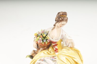 Lot 34 - A FINE GLAZED PORCELAIN CAPODIMONTE FIGURE GROUP