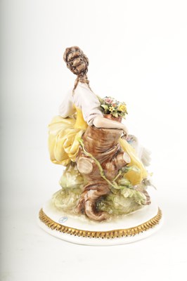 Lot 34 - A FINE GLAZED PORCELAIN CAPODIMONTE FIGURE GROUP