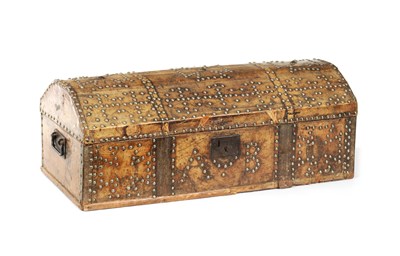 Lot 940 - A 17TH CENTURY DOME TOP STUDDED LEATHER TRUNK