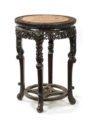 Lot 167 - AN OVERSIZED 19TH CENTURY CHINESE CARVED HARDWOOD CENTRE TABLE /VASE STAND
