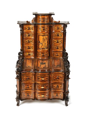 Lot 1003 - AN EARLY 18TH CENTURY STYLE ITALIAN WALNUT AND BURR ELM TABLE TOP BUREAU BOOKCASE