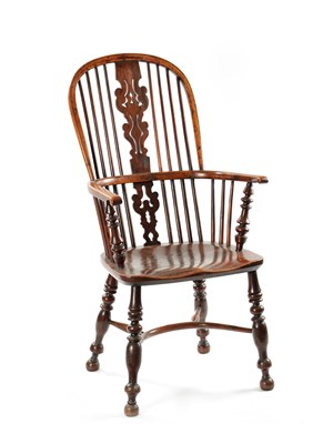 Lot 925 - AN EARLY 19TH CENTURY NOTTINGHAMSHIRE YEW-WOOD HIGH BACK WINDSOR CHAIR