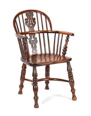 Lot 974 - AN EARLY 19TH CENTURY NOTTINGHAMSHIRE YEW-WOOD LOW BACK WINDSOR CHAIR